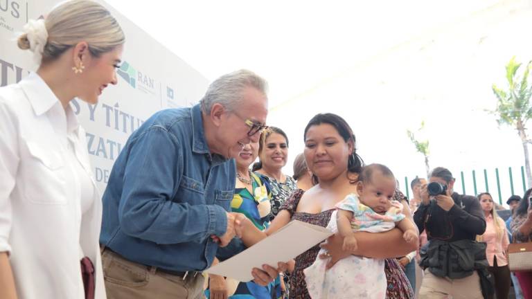 El Gobernador de Sinaloa Rubén Rocha Moya en su visita a Mazatlán.