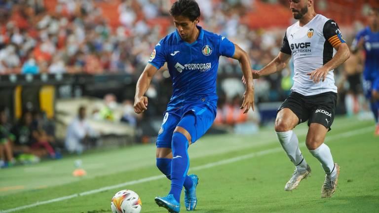 José Juan Macías ingresa de cambio en su debut en el futbol español.