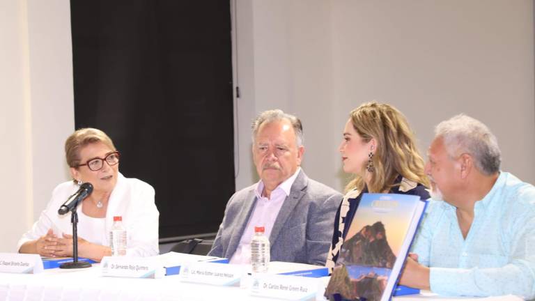 El libro fue presentado por Raquel Briseño Dueñas, Carlos René Green Ruíz, María Esther Juárez Cisneros y Servando Rojo Delgado.