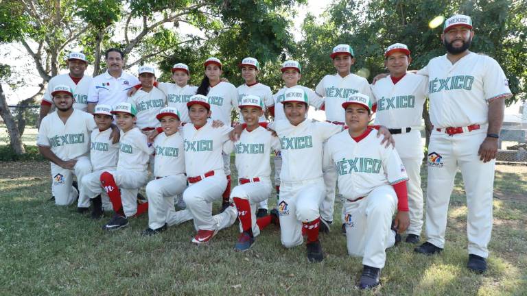 Los peloteritos mazatlecos van con todo el entusiasmo de lograr un buen resultado.