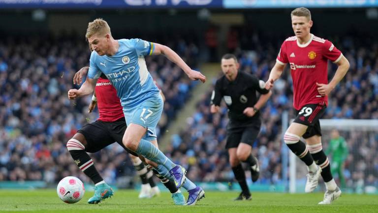 Manchester City le pasó por encima al United en el derbi