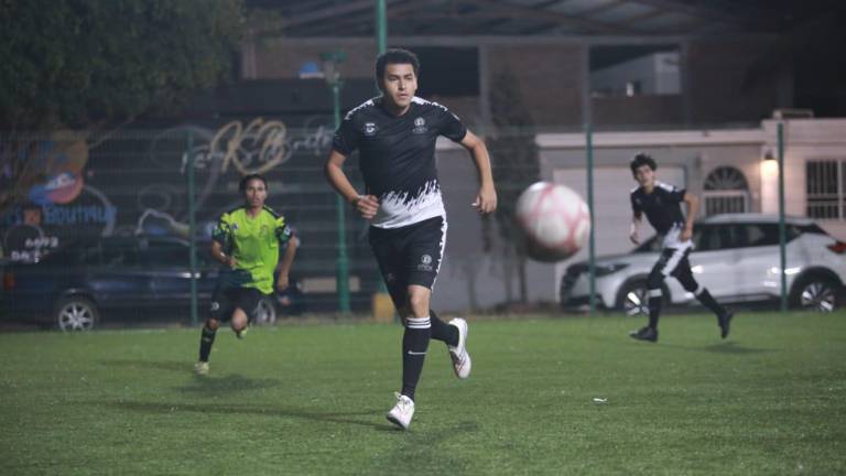 Las acciones del Torneo de Futbol Intramuros de Hotel El Cid 2023 transcurren con normalidad en los campos de La Parroquia de la Colonia Francisco Villa.