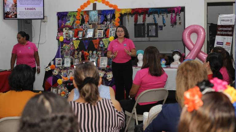 Charla sobre la prevención del cáncer de mama que la organización RETO Mazatlán ofreció en Noroeste.