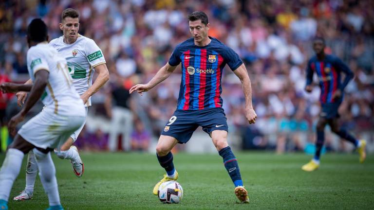 Robert Lewandowski marca doblete.