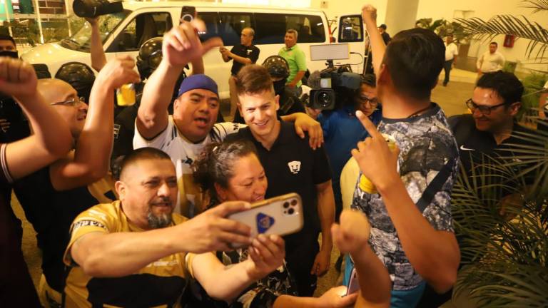 El portero uruguayo Sebastián Sosa se dejó querer por la afición.