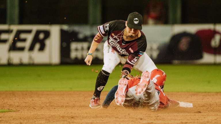 Tomateros de Culiacán no pudo iniciar con triunfo la Serie Navideña ante Águilas de Mexicali.