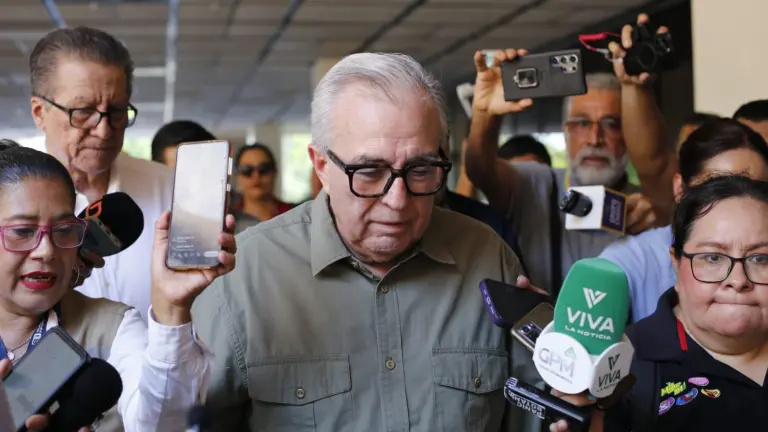 El Gobernador Rubén Rocha Moya habla de los ajustes en su gabinete.