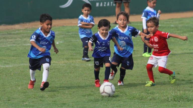 Emocionantes duelos hubo en la primera jornada.