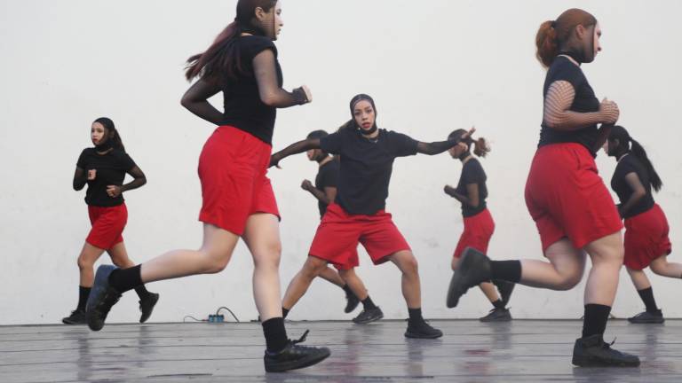 Diversas agrupaciones participaron en la celebración del Día Internacional de la Danza.