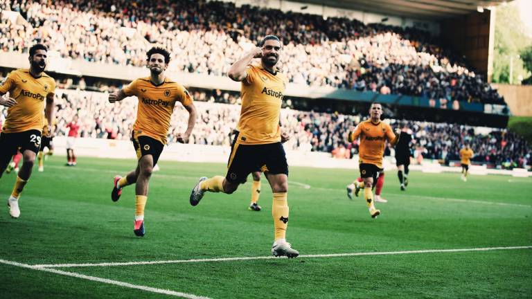 Ruben Neves celebra su gol.