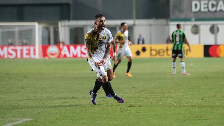 Josué Colmán firmaría por tres temporadas con los Cañoneros.