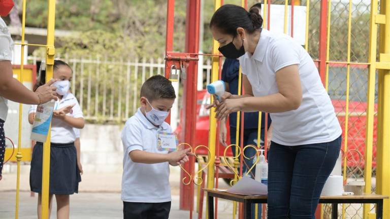 La SEPyC reitera que el uso del cubrebocas ya no es obligatorio en las escuelas, y a ningún niño, niña, adolescente o docente se le puede impedir la entrada al plantel educativo por no portarlo.