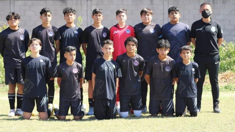 Cañoneros Sam juega en la Liga Nacional Juvenil de futbol.
