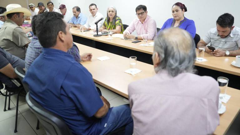 Reunión de pescadores de Sinaloa con diputadas y diputados locales.