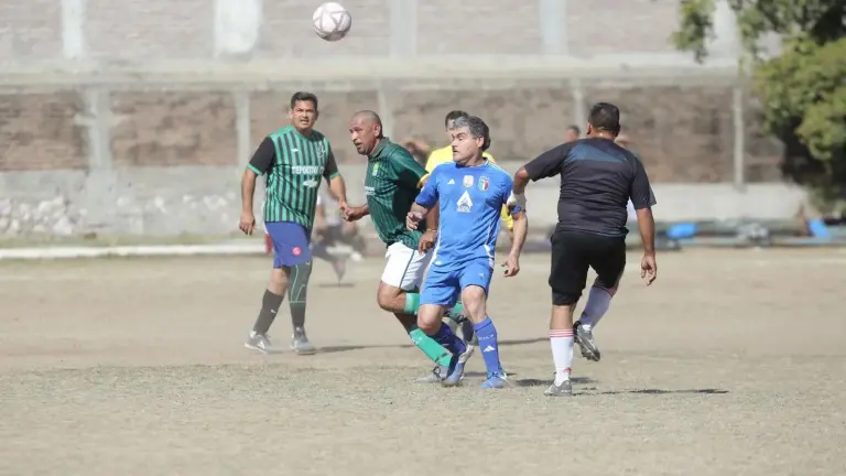Oldies Yokohama no baja la guardia en la cima de la clasificación del Torneo de Futbol Veteranos Platino.