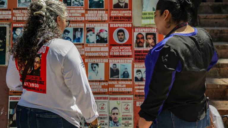 En el Centro de Culiacán inauguran un mural para recordar los rostros de personas desaparecidas.