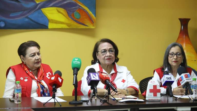 Conferencia del Voluntariado de Damas de Cruz Roja Mazatlán para dar a conocer el desayuno “Las Flores de Mayo”.