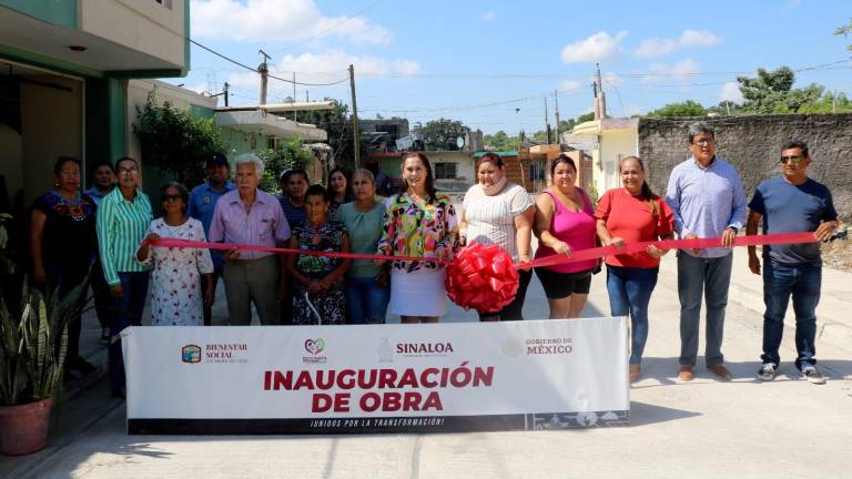 Para marcar el cierre de su gestión municipal, Blanca Estela García inauguró obras este jueves en Escuinapa acompañada por funcionarios.