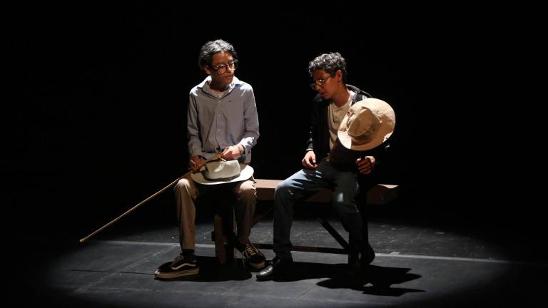 Alumnos del Taller de Teatro Juvenil del Isic durante su participación.