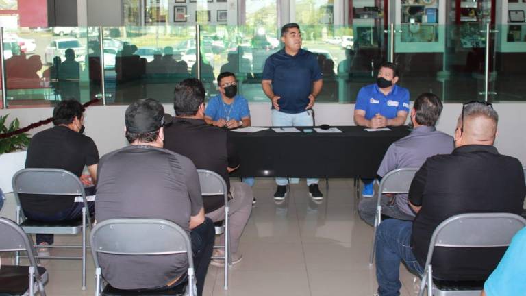 Heriberto García Osuna preside la reunión.