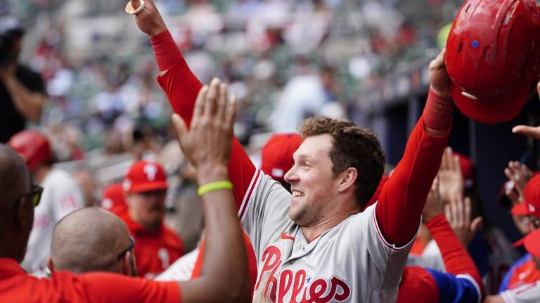 Los Filis de Filadelfia iniciaron con triunfo su Serie Divisional ante los Bravos de Atlanta.