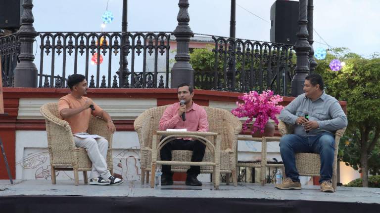 Charla de fomento a la lectura en Rosario.
