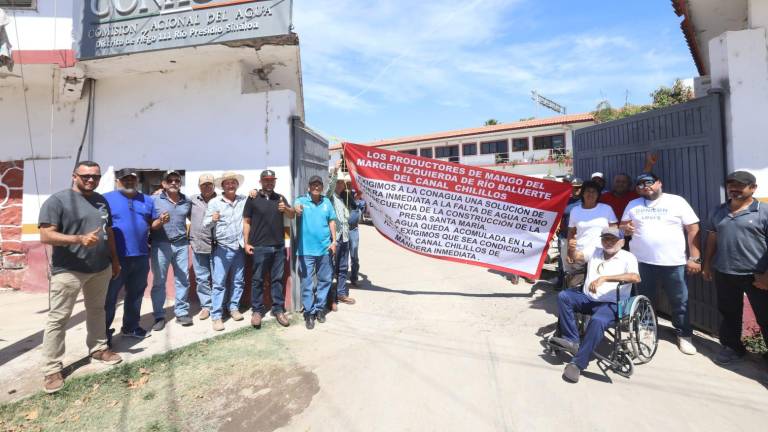Productoires de mango de Rosario toman las oficinas de la CNA en la sindicatura de Villa Unión.