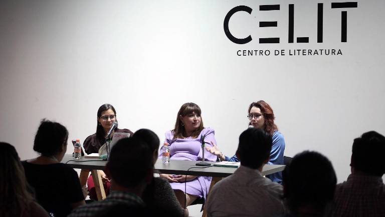 Georgina González presentó su más reciente novela.