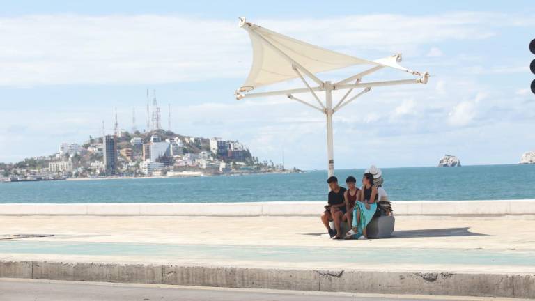 Se prevé que las temperaturas presentes variantes de entre 35 a 40 grados centígrados con sensación térmica de 42 a 45 grados.