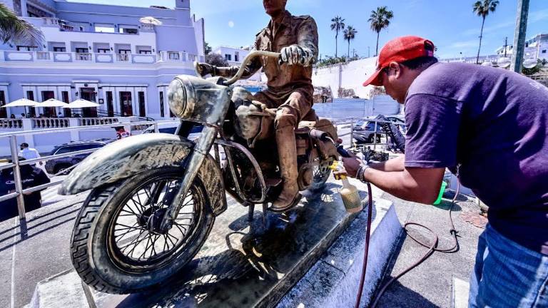 Monumentos como el de Pedro Infante están pasando por proceso de limpieza y reconstrucción