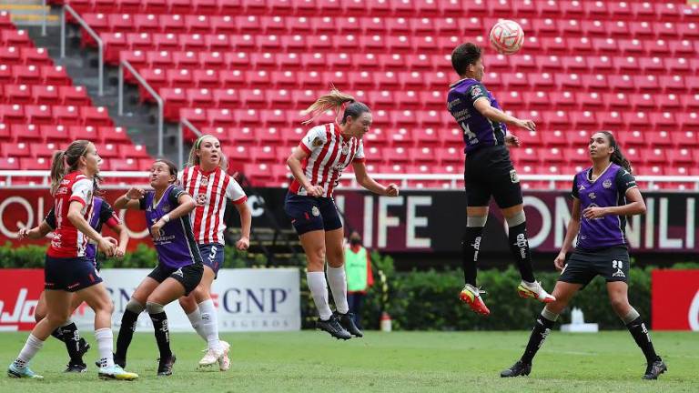Mazatlán FC no pudo contener el ataque de Chivas, en acciones de la Liga MX Femenil.