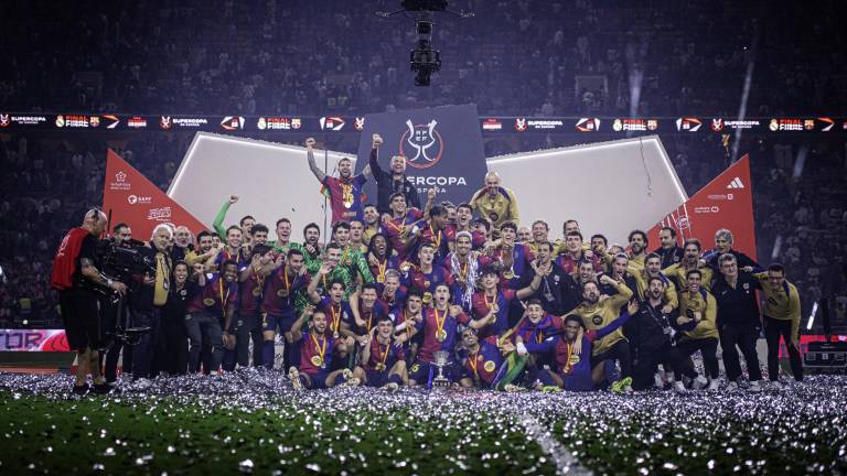 Barcelona vuelve a golear al Real Madrid para coronarse.