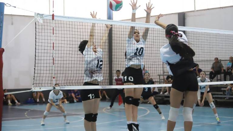 Sinaloa no la pasó bien en el arranque de la Olimpiada Nacional de voleibol de sala.