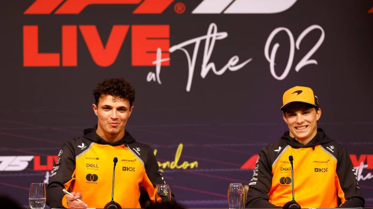 Lando Norris y Óscar Piastri, de los pilotos que realizarán la presentación de la temporada 75 de la Fórmula 1.