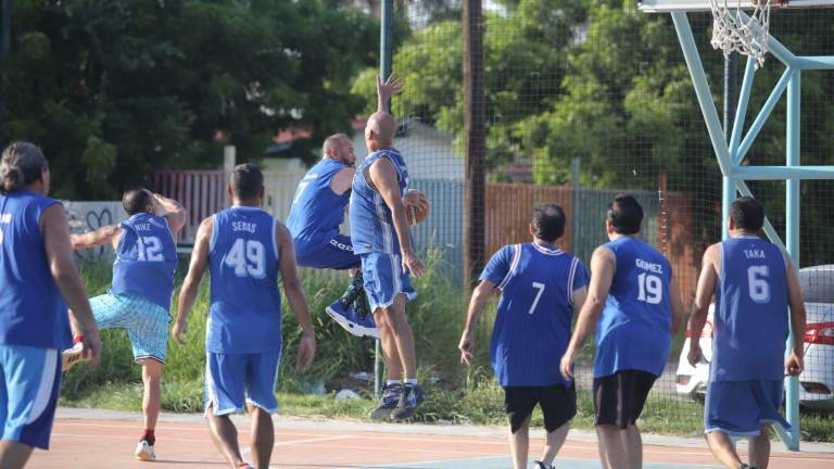 La cancha del Infonavit Playas es la sede del Maxibásquet.