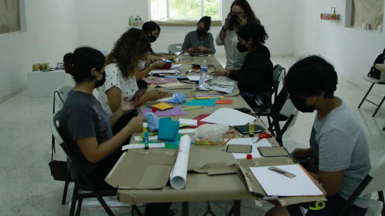 Martha Romero, durante el taller en La Casa del Maquío.