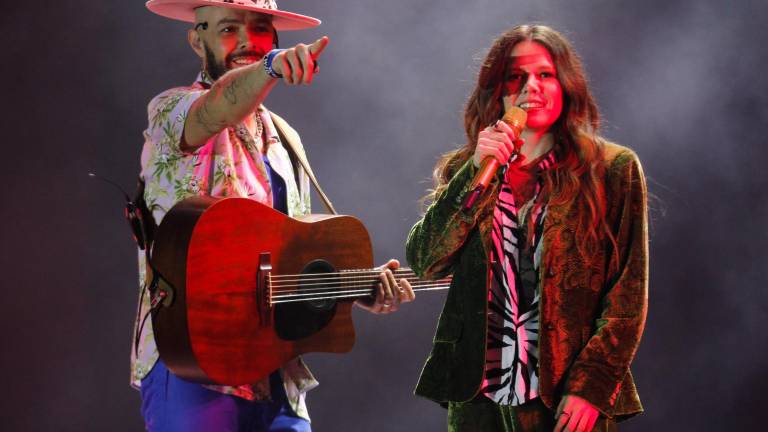 Jesse &amp; Joy participan en la coronación de la Reina Infantil del Carnaval de Mazatlán.