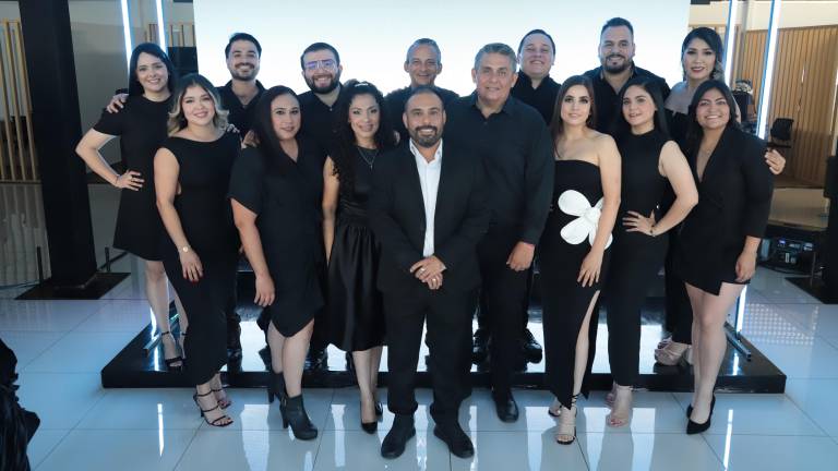 Integrantes de la agencia automotriz en Mazatlán están listos para atender a todos los clientes interesados en conocer esta línea de vehículos.