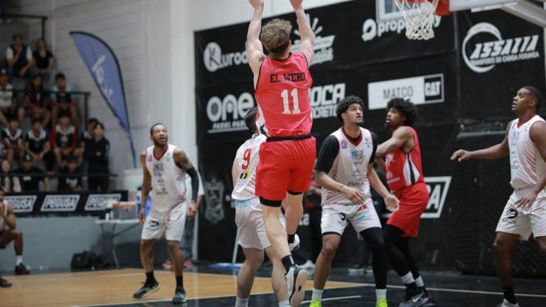 Jeff Ledbetter logró un triple de oro en los segundos finales del encuentro para darle a Venados Basketball la victoria.
