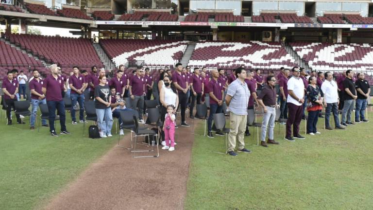 Directivos, cuerpo técnico y peloteros de Tomateros de Culiacán se congregaron en el estadio de la Nación Guinda para tener su tradicional misa.