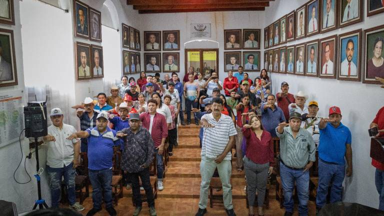 Los síndicos y comisarios rinden protesta.