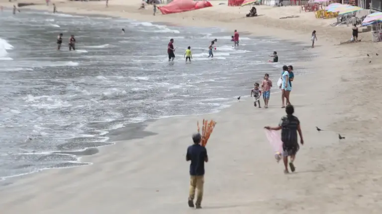 La violencia en Sinaloa contrajo el turismo y el comercio, según el informe del Banco de México.