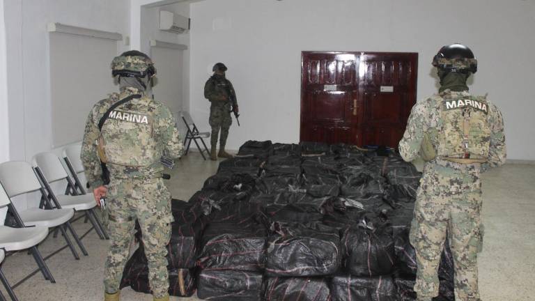 La Secretaría de Marina-Armada de México asegura más de 3 toneladas de clorhidrato de cocaína y aproximadamente 5 mil litros de combustible en el Mar de Cortés.