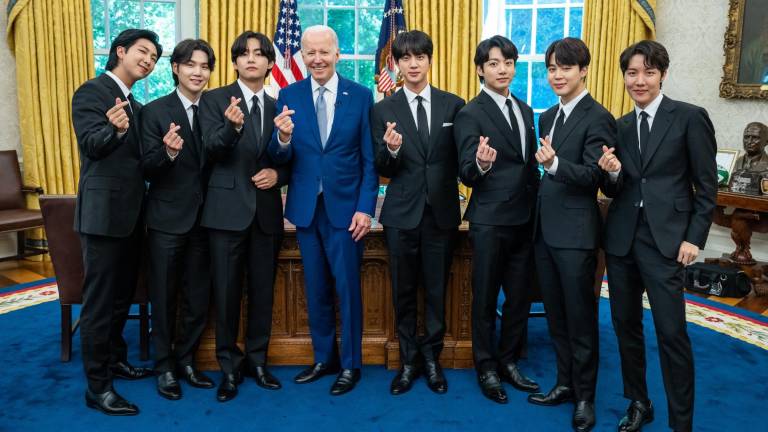 BTS con el presidente Joe Biden en la Casa Blanca.
