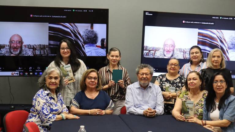 Integrantes del Club de Lectura Efecto Tequila charlaron con el escritor Eduardo Antonio Parra.