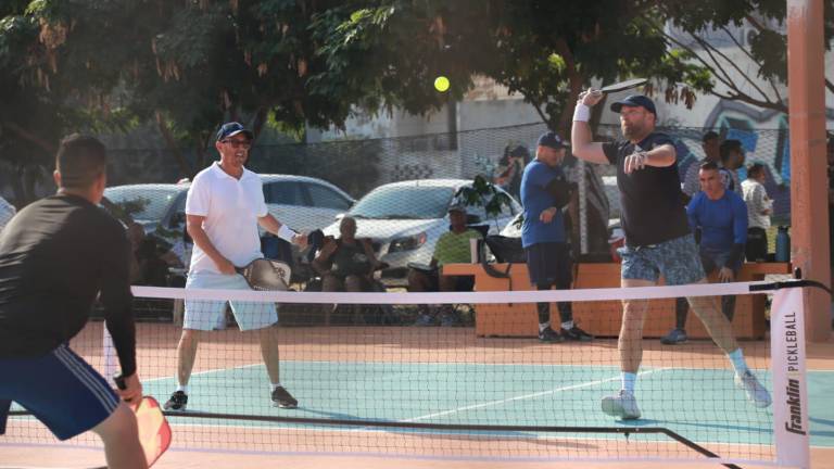 La justa se realiza en la Unidad Deportiva Sahop.