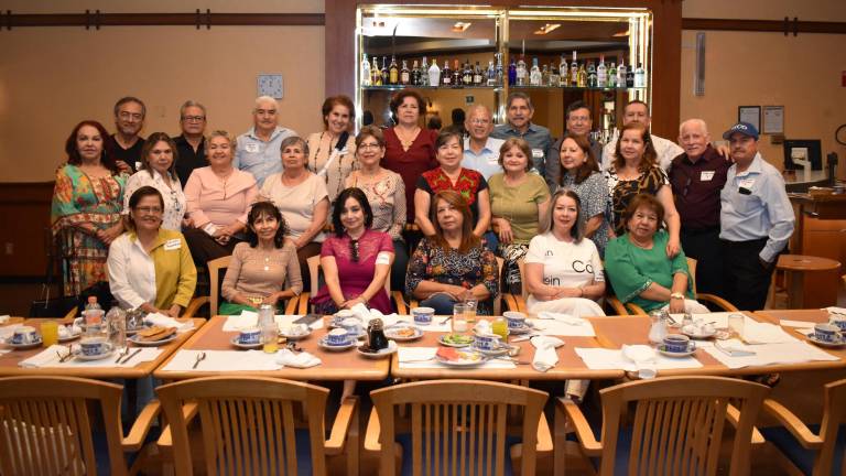 Alumnos egresados de la Escuela Secundaria Federal #1, generación 1969-1972, festejaron 20 años de reunirse.