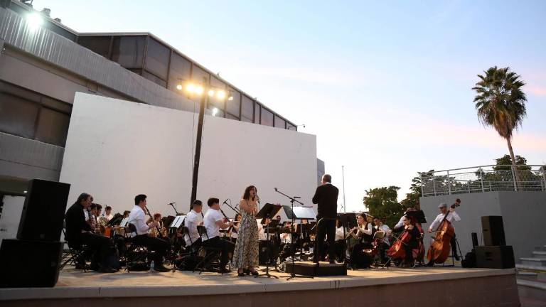 La Banda Sinfónica Juvenil del Estado se sumó a las celebraciones del Día del Amor y la Amistad.