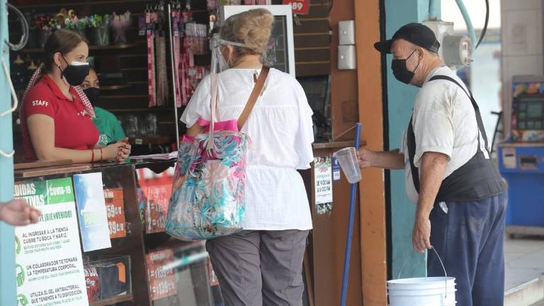 En algunos comercios del Centro aún no se solicita la “cartilla de vacunación”.