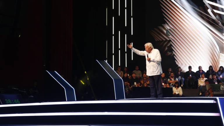 Felipe González, ex Presidente del Gobierno de España, habla a los jóvenes sobre el desarrollo tecnológico y la condición humana.